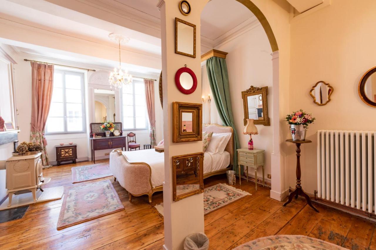 Champagne House - Elegance, Luxury And Charm Bed & Breakfast Condom Exterior photo